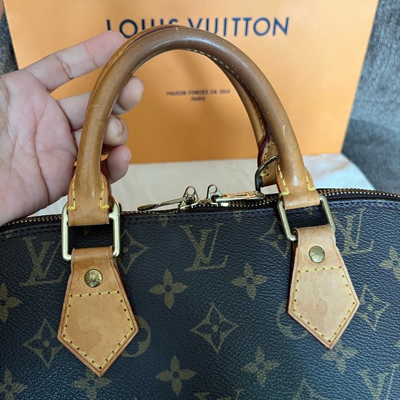 Louis Vuitton Alma in Monogram - Picture 5 of 13